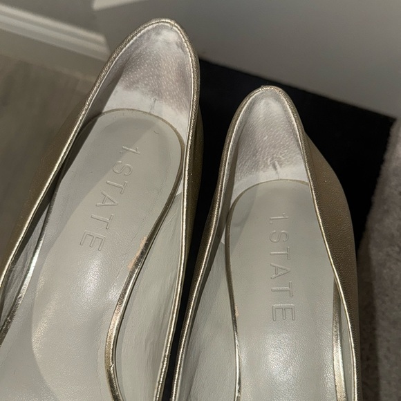 Size 10 1.State Saffy Gold Metallic Block Heels - Picture 4 of 4